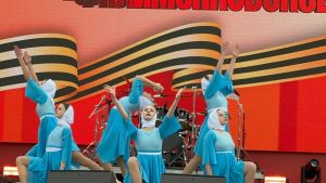 Коллектив «Яблонька» из Коммунарки выступил в Московском в честь Дня Победы. Фото: официальная страница ДК «Мосрентген» в социальных сетях