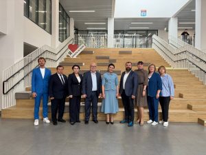 Заместитель хокима города Ташкент навестила школы Коммунарки. Фото: официальная страница школы №2094 в социальных сетях