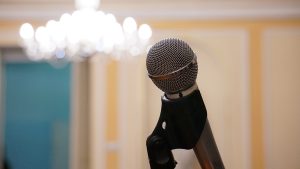 Всех желающих пригласили прочитать стихотворения Александра Пушкина в библиотеке №261. Фото: Анатолий Цымбалюк, «Вечерняя Москва»