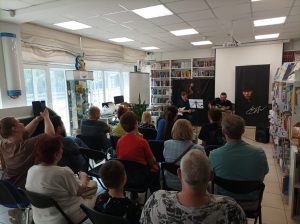 Киноквартирник состоялся в библиотеке №261. Фото: официальная страница библиотеки №261 в социальных сетях